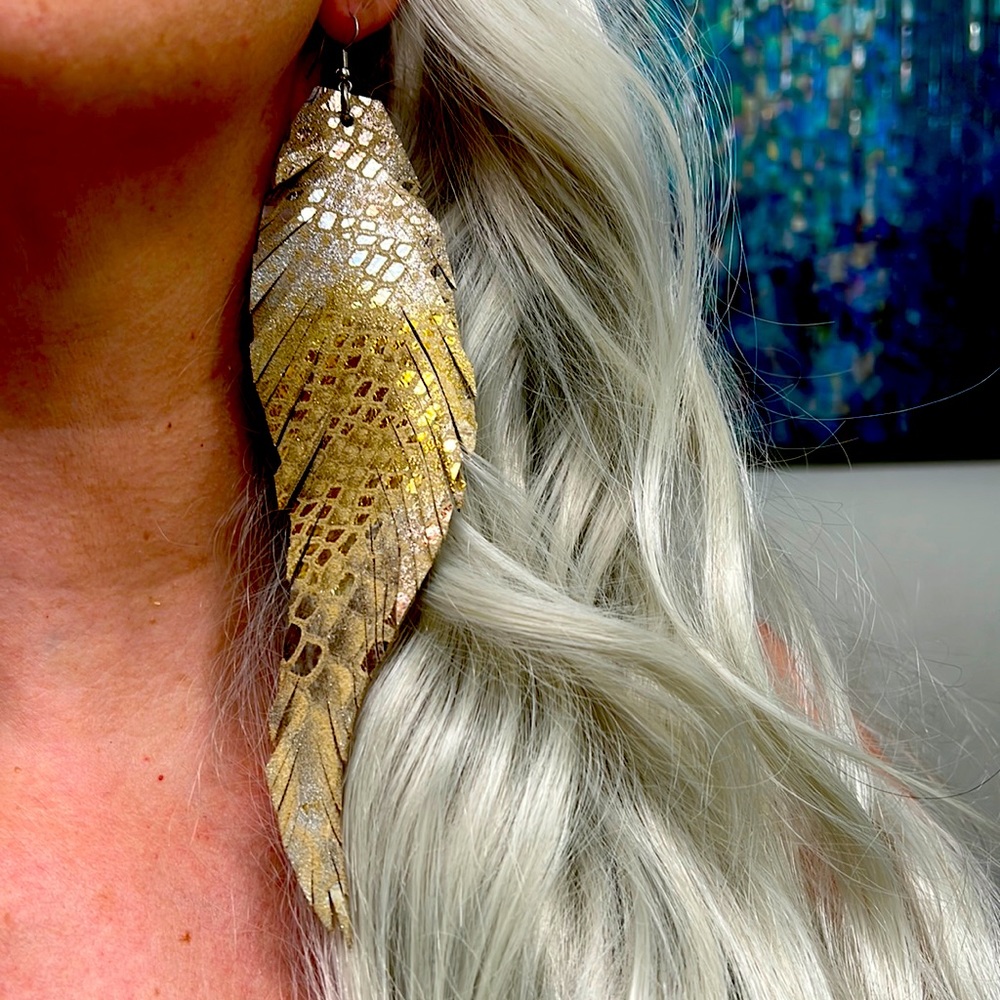 Leather mermaid print fringe earrings - Picture 1 of 11